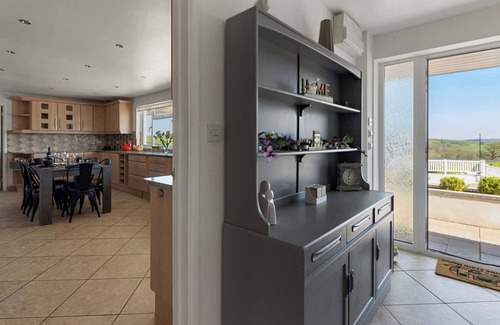 Newton Saint Cyres House | Springfield Deer View - Private Hot Tub & Communal Swimming Pool with Fishing ne