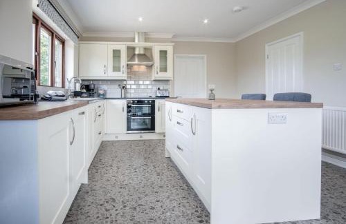 Narberth House | Springfield Lodge - 3 Bedroom Home - Princes Gate