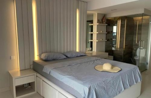 Old Jakarta Apartment | Springhill Royale Suites - Sky Pool Ocean view