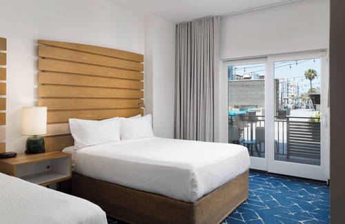 Townsite Hotel | SpringHill Suites by Marriott Oceanside Beach