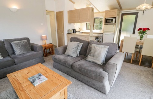 Rhyd-y-foel Cottage | SPRINGTIME LODGE, pet friendly, with a garden in Rhyd-Y-Foel