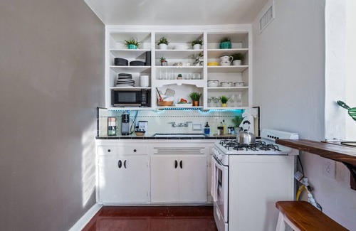 Blenman-Elm House | Springtime Oasis! Sun-Kissed 1BR Near UofA