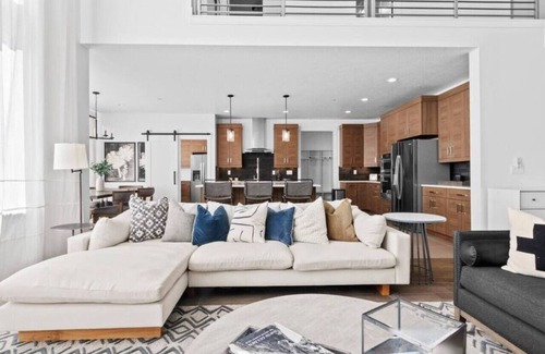 Draper House | Springtime Saddle - Lux Mountain Top Home