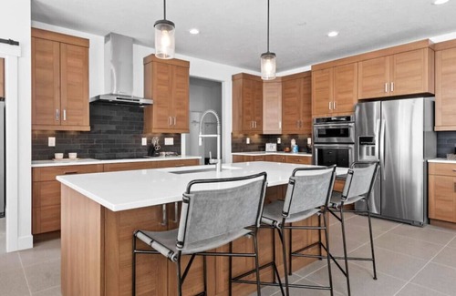 Draper House | Springtime Saddle - Lux Mountain Top Home