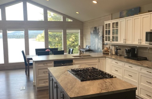 Port Alberni House | Sproat Lake Waterfront House, Sleeps 11