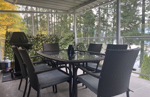Port Alberni House | Sproat Lake Waterfront House, Sleeps 11
