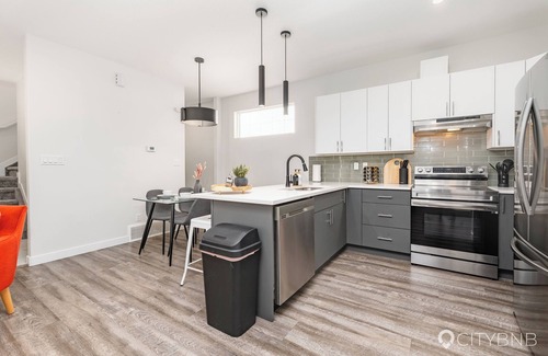 North Central Edmonton House | Spruce Ave - Parking - Sleeps 4nn