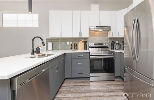 North Central Edmonton House | Spruce Ave - Parking - Sleeps 4nn