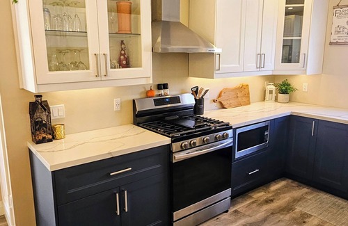 Historic Old Town Apartment | Spruce Suite (Broken Pine)