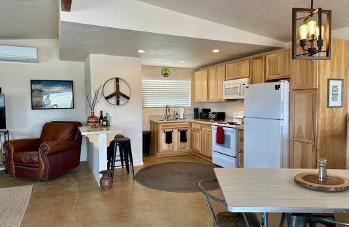 Landers House | 🌵 Spy Mountain Hideaway on 5 Acres w/Hot Tub | ATV Paradise & Privacy 🌵
