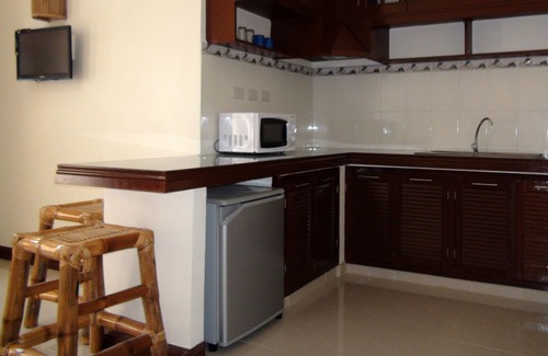 Puerto Galera Apartment | Squares Cafe and Apartments