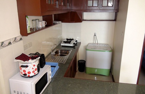 Puerto Galera Apartment | Squares Cafe and Apartments