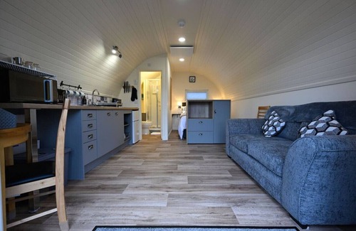 Roybridge Cabin | Squirrel Lodge near Roy Bridge