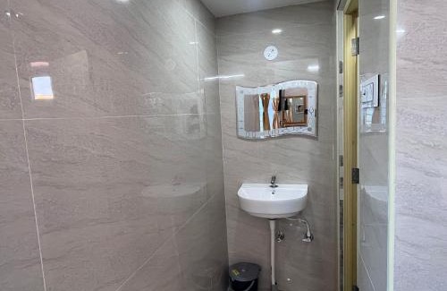 Kanipakam Hotel | SRI HARI RESIDENCy