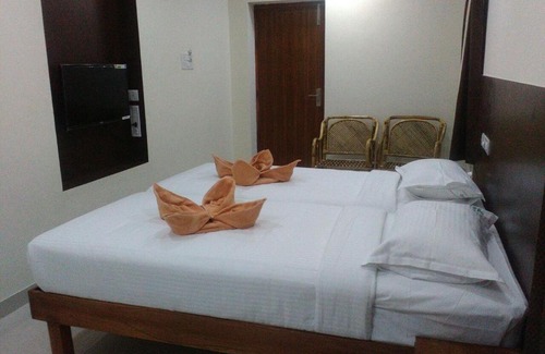 Mayiladuthurai Hotel | Sri Nivas Guest House
