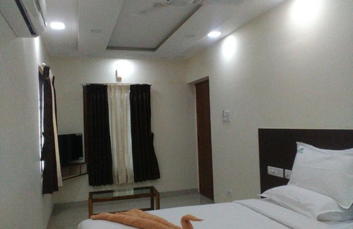 Mayiladuthurai Hotel | Sri Nivas Guest House