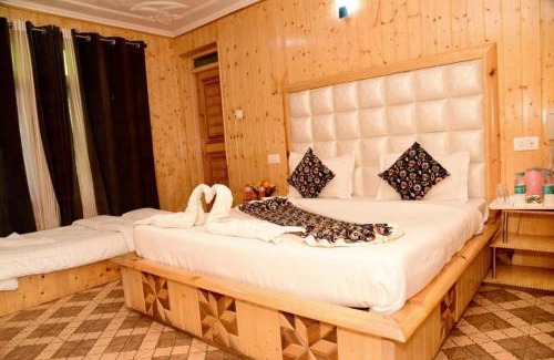 Nishat-Shalimar Hotel | Srinagar hotels and houseboats