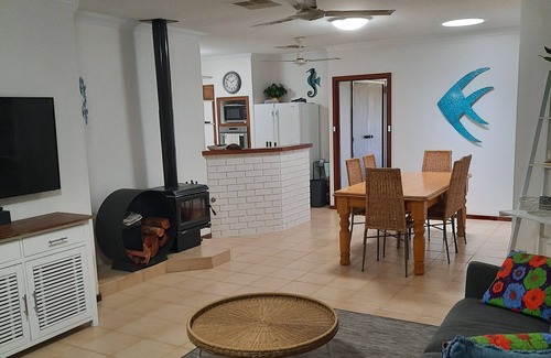 Silver Sands House | SS Beach House for Families in a Quiet Street