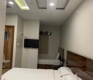 Bangalore City Center Hotel | SS CROWN inn