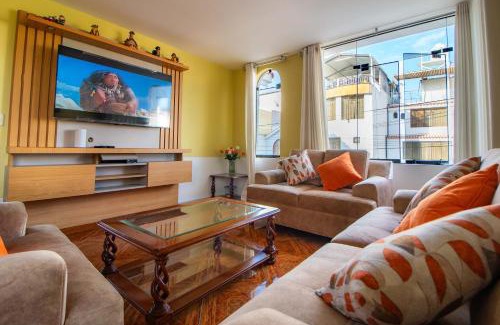 Jose Luis Bustamante y Rivero Apartment | SSAMANA MARÍA APARTMENT 201