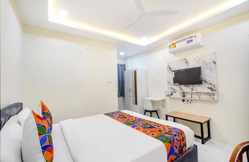 Serilingampally Hotel | SSR Ikon Suites