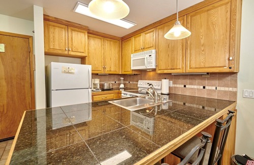 Mammoth Lakes Condo | St Anton Condos #37 (1-Bedroom) with Pool by RedAwning