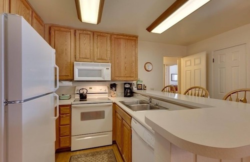 Mammoth Lakes Condo | St Anton Condos #42 (2-Bedroom) with Pool by RedAwning
