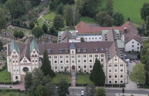 Huenfeld House | St. Bonifatiuskloster - Geistliches Zentrum