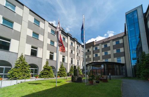 Huenfeld House | St. Bonifatiuskloster - Geistliches Zentrum