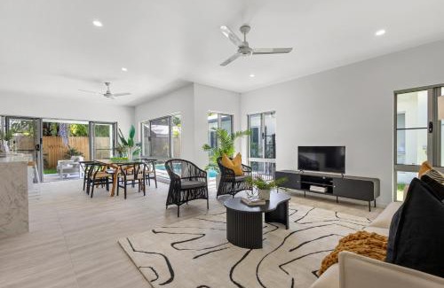 Port Douglas Villa | St Crispins Villa 2 with private heated Pool