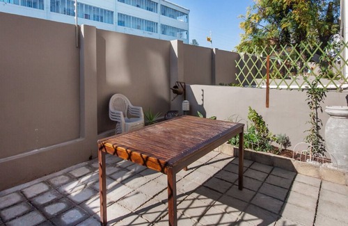 Port Elizabeth Central Apartment | St Georges Apartment - Modern, Secure, Spotless
