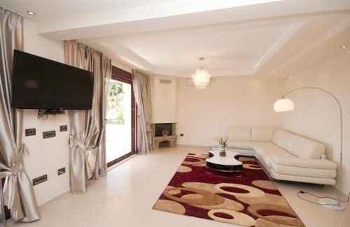 Lucice Apartment | St.George Apartments