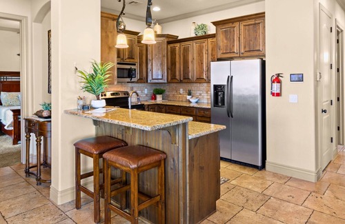St. George Condo | St. George Gem, Pool, Hot Tub, View, Zion Basecamp