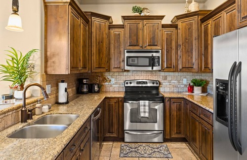 St. George Condo | St. George Gem, Pool, Hot Tub, View, Zion Basecamp
