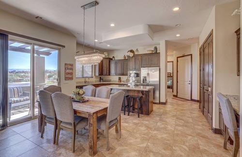 Washington Villa | St George near Zion, 3BR, sleeps 10, steps to 2 pools/hot tubs, playground, pond