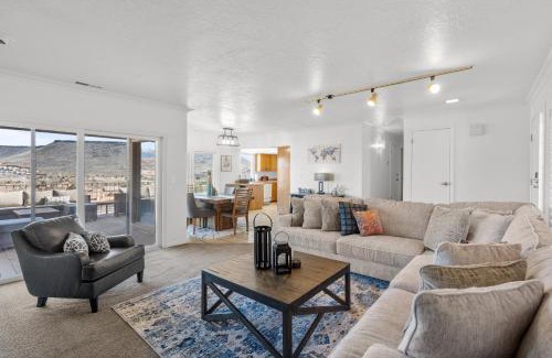 St. George House | St George Vacation Rental Condo sleeps 9 guest with Resort Amenities