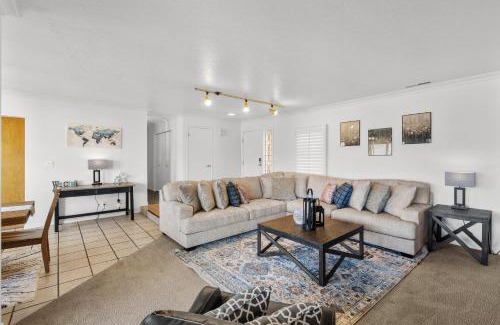 St. George House | St George Vacation Rental Condo sleeps 9 guest with Resort Amenities
