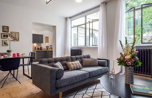 Saint-Thomas-d'Aquin Apartment | St Germain/Bon Marché Chic Three Bedroom
