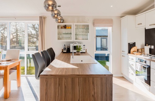 Ryde Cabin | St Helens - Lodge - sleeps 4 - Pets Allowed - Pool