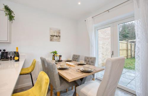 Hayle Apartment | St Ives Bay - Immaculate Brand New 3Bed - Free Parking - Beach - WiFi