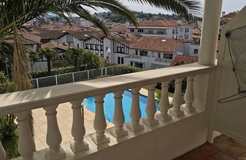 Saint-Jean-de-Luz City Center Apartment | ST JEAN DE LUZ SUPER T2 center, swimming pool exceptional setting, beach walk
