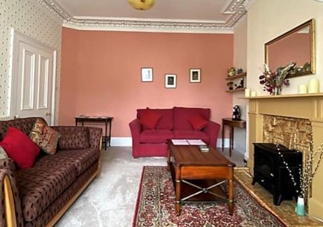 Saint John's Town of Dalry Apartment | St John's Flat Spacious Accomodation