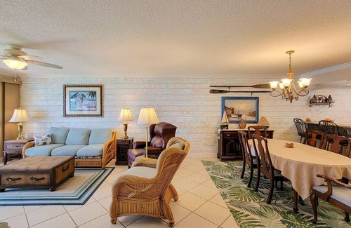 Welaka Condo | St. Johns River Condo w/2BR, Fish Near Your Patio