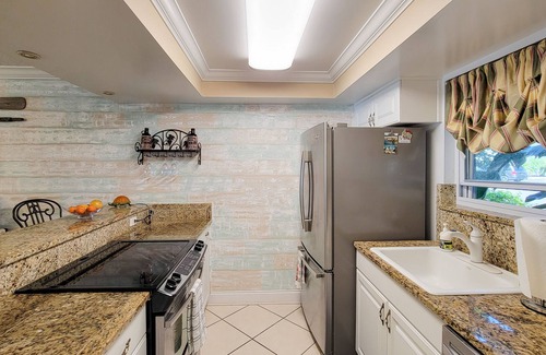 Welaka Condo | St. Johns River Condo w/2BR, Fish Near Your Patio