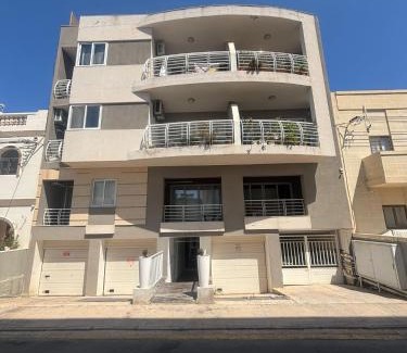 Ta' Giorni Apartment | St Julians flat with Jacuzzi