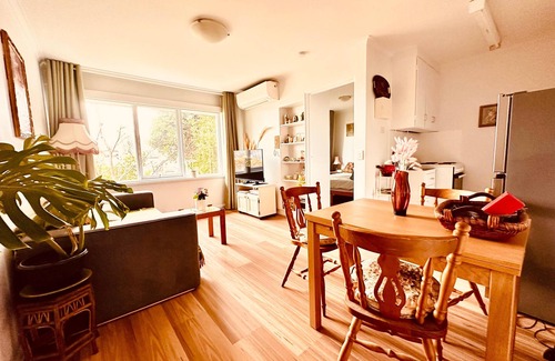 St Kilda Apartment | St Kilda Melbourne Cottage hotspot with Car Park