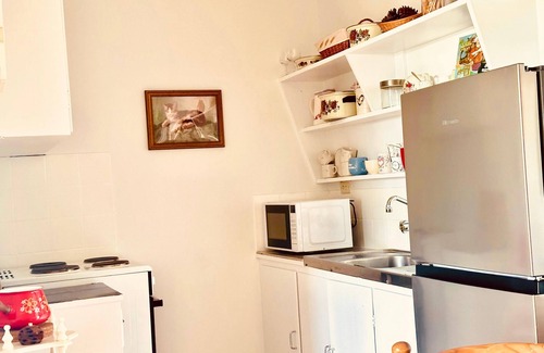 St Kilda Apartment | St Kilda Melbourne Cottage hotspot with Car Park