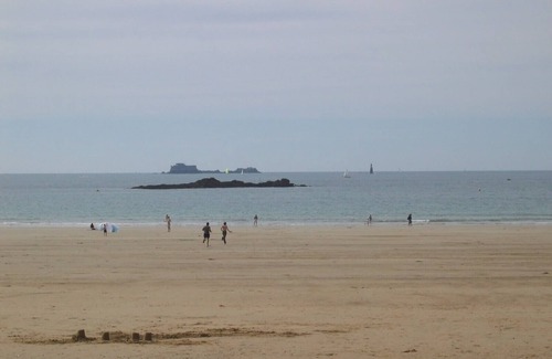 Le Rosais-La Flourie Apartment | St Malo, T2 (65m2), on the ground floor of an owner-occupied house.