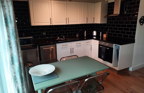 St Margaret's at Cliffe Ski Chalet | St Margaret's 2-Bed Chalet - Sleeps 4 & Pets ok