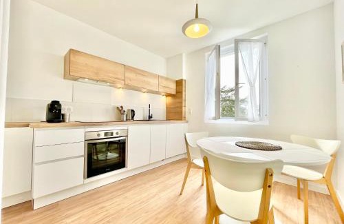 Saint-Nazaire Apartment | St Nazaire - L'Art Déco - Stationnement Gratuit - Centre ville - Wifi Fibre